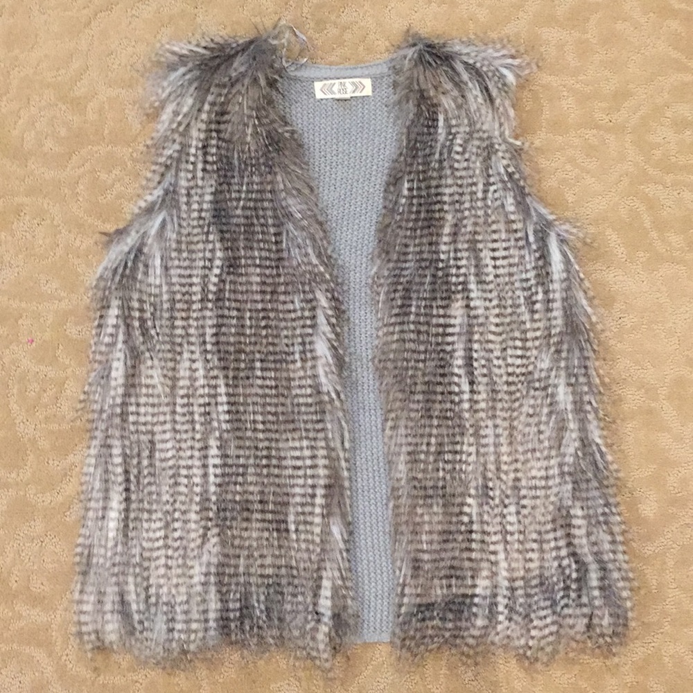 •Furry vest•